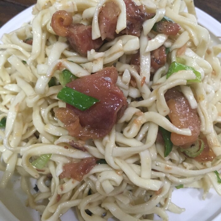 沖縄 焼き鳥缶のからそば